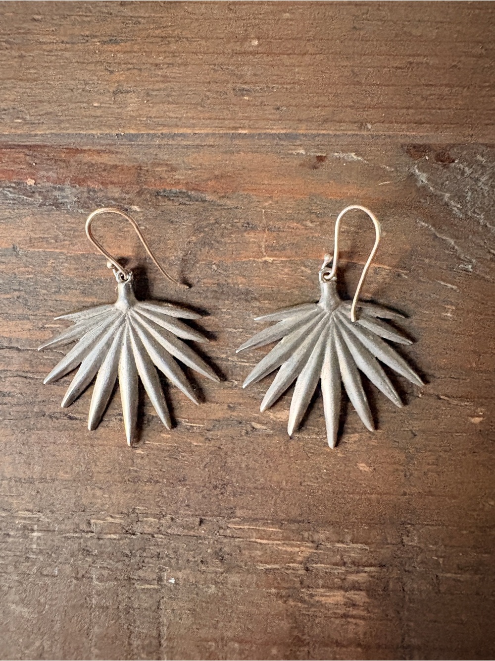 Annette Ferdinandsen fan palm earrings - Picture 2 of 4